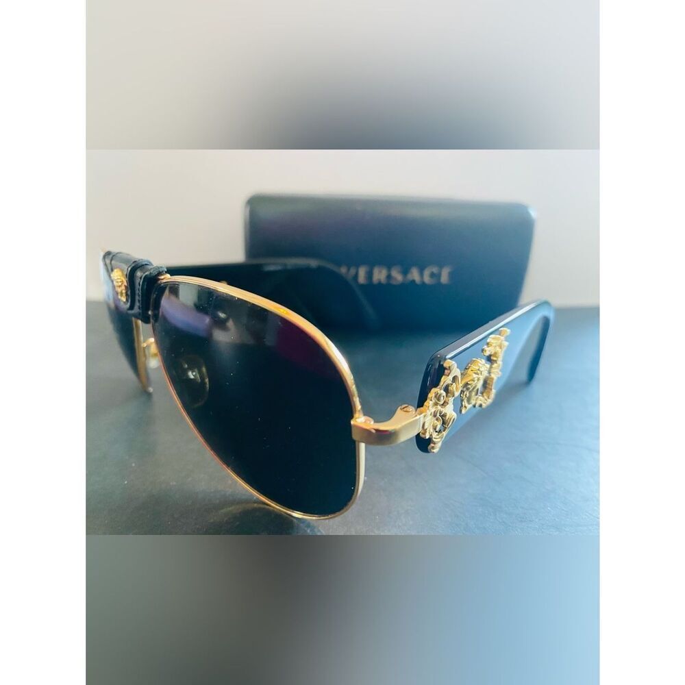 Versace VE2150Q Aviator Unisex Sunglasses Authentic and Great Condition